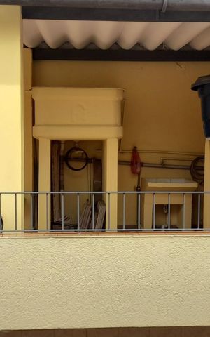 Casa à venda com 201m², 3 quartos e 2 vagas Casa à venda com 201m², 3 quartos e 2 vagasÁrea externa