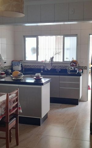Casa à venda com 201m², 3 quartos e 2 vagas Casa à venda com 201m², 3 quartos e 2 vagasCozinha