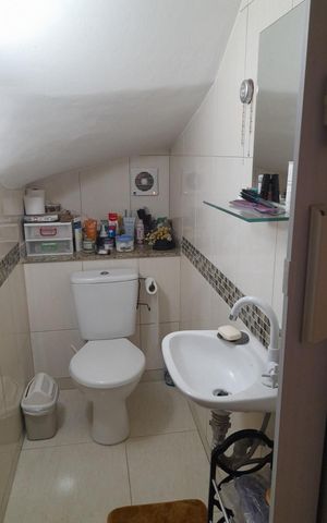 Casa à venda com 201m², 3 quartos e 2 vagas Casa à venda com 201m², 3 quartos e 2 vagasBanheiro