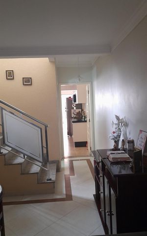 Casa à venda com 201m², 3 quartos e 2 vagas Casa à venda com 201m², 3 quartos e 2 vagasSala