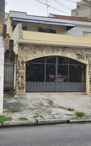 Casa à venda com 201m², 3 quartos e 2 vagas Casa à venda com 201m², 3 quartos e 2 vagasFachada