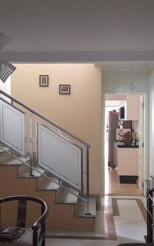 Casa à venda com 201m², 3 quartos e 2 vagas Casa à venda com 201m², 3 quartos e 2 vagasSala