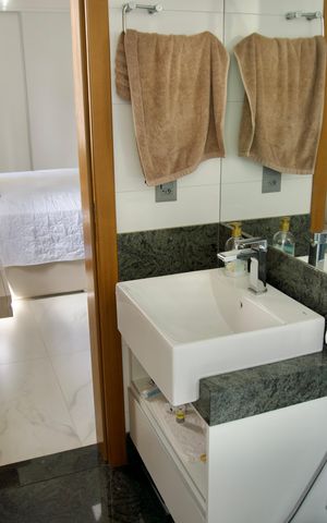Apartamento à venda com 136m², 4 quartos e 3 vagas Apartamento à venda com 136m², 4 quartos e 3 vagasSuíte 2 - Banheiro