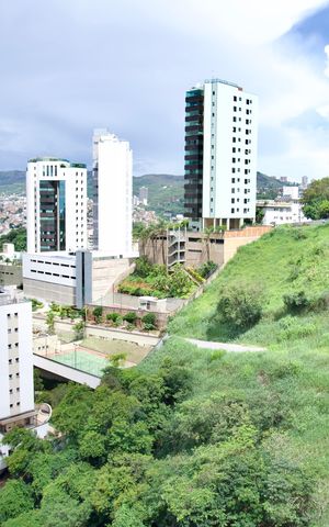 Apartamento à venda com 136m², 4 quartos e 3 vagas Apartamento à venda com 136m², 4 quartos e 3 vagasSala - Vista Janela