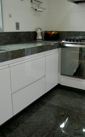 Apartamento à venda com 136m², 4 quartos e 3 vagas Apartamento à venda com 136m², 4 quartos e 3 vagasCozinha - Armários