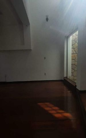 Casa para alugar com 500m², 10 quartos e 1 vaga