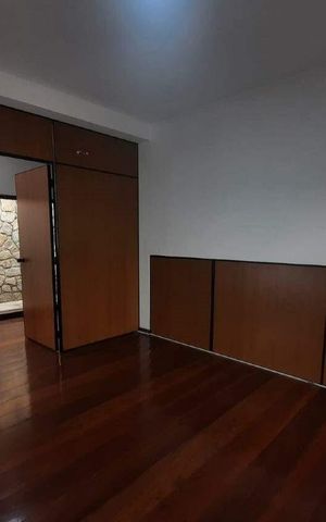 Casa para alugar com 500m², 10 quartos e 1 vaga