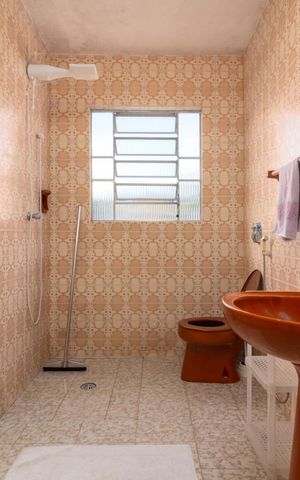 Casa à venda com 210m², 4 quartos e 5 vagas Casa à venda com 210m², 4 quartos e 5 vagasBanheiro