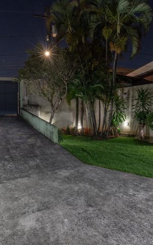 Casa à venda com 210m², 4 quartos e 5 vagas Casa à venda com 210m², 4 quartos e 5 vagasÁrea externa