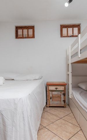 Casa à venda com 210m², 4 quartos e 5 vagas Casa à venda com 210m², 4 quartos e 5 vagasQuarto