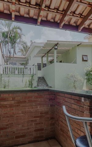 Casa à venda com 210m², 4 quartos e 5 vagas Casa à venda com 210m², 4 quartos e 5 vagasÁrea externa