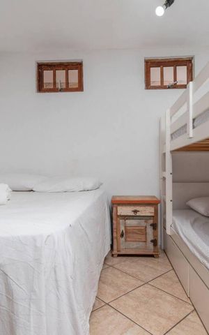 Casa à venda com 210m², 4 quartos e 5 vagas Casa à venda com 210m², 4 quartos e 5 vagasQuarto