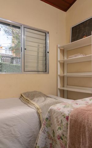Casa à venda com 210m², 4 quartos e 5 vagas Casa à venda com 210m², 4 quartos e 5 vagasQuarto