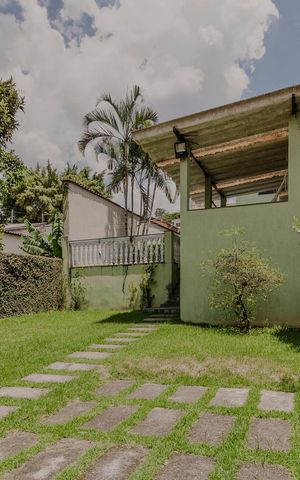 Casa à venda com 210m², 4 quartos e 5 vagas Casa à venda com 210m², 4 quartos e 5 vagasÁrea externa