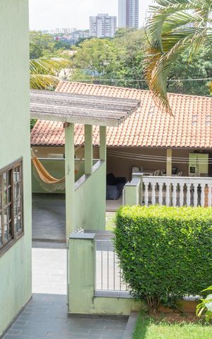 Casa à venda com 210m², 4 quartos e 5 vagas Casa à venda com 210m², 4 quartos e 5 vagasÁrea externa