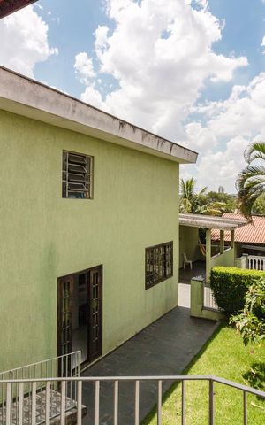 Casa à venda com 210m², 4 quartos e 5 vagas Casa à venda com 210m², 4 quartos e 5 vagasÁrea externa