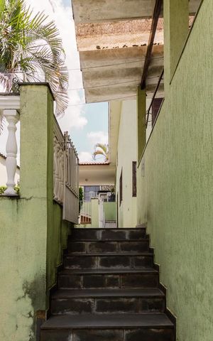 Casa à venda com 210m², 4 quartos e 5 vagas Casa à venda com 210m², 4 quartos e 5 vagasÁrea externa