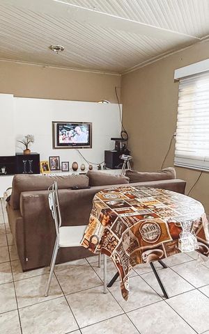 Casa à venda com 400m², 3 quartos e 1 vaga Casa à venda com 400m², 3 quartos e 1 vagaSala
