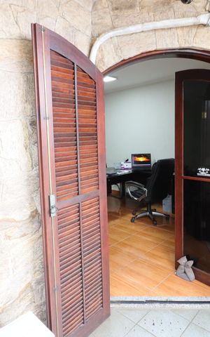 Casa à venda com 219m², 4 quartos e 4 vagasSuíte 1