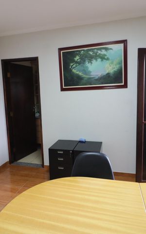 Casa à venda com 219m², 4 quartos e 4 vagasSuíte 2
