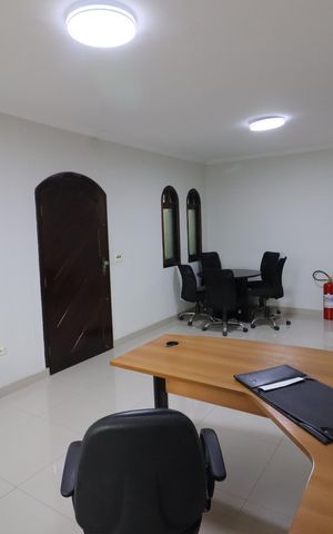 Casa à venda com 219m², 4 quartos e 4 vagasSala
