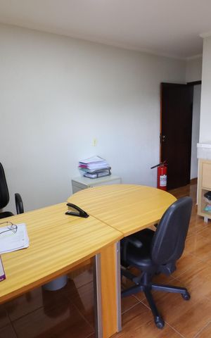 Casa à venda com 219m², 4 quartos e 4 vagasSuíte 2