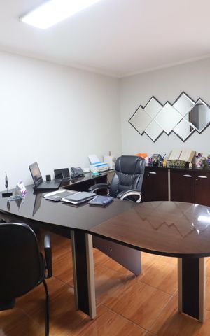 Casa à venda com 219m², 4 quartos e 4 vagasSuíte 1