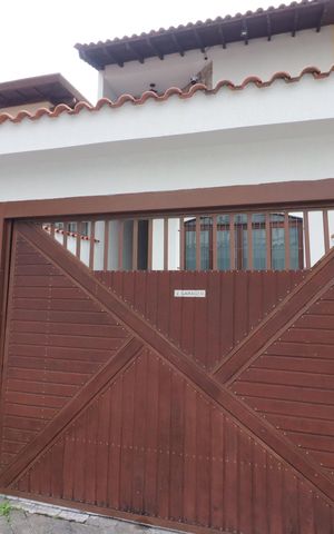Casa à venda com 219m², 4 quartos e 4 vagasFachada