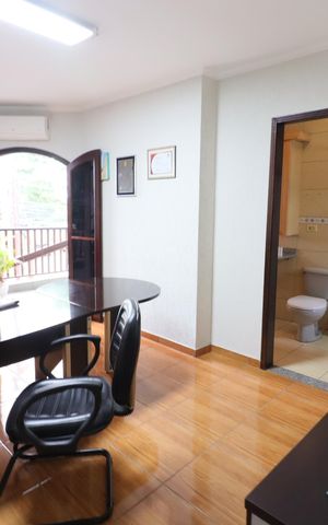 Casa à venda com 219m², 4 quartos e 4 vagasSuíte 1
