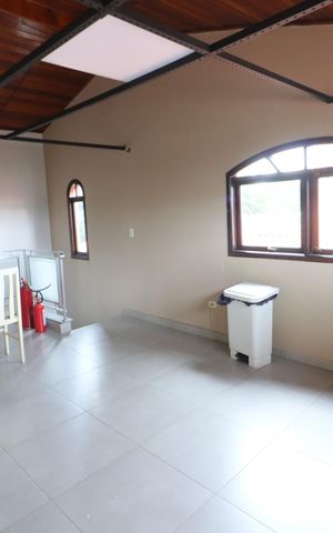 Casa à venda com 219m², 4 quartos e 4 vagasSuíte 3