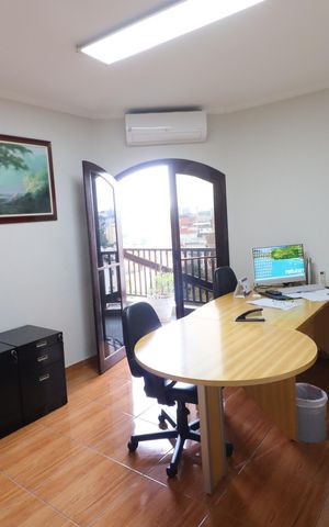 Casa à venda com 219m², 4 quartos e 4 vagasSuíte 2