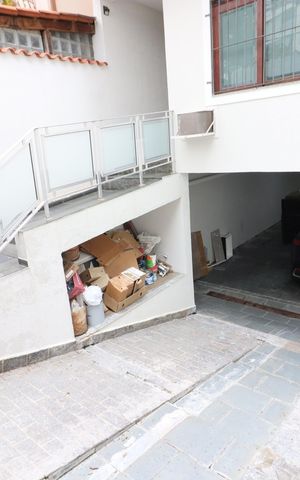 Casa à venda com 219m², 4 quartos e 4 vagasGaragem