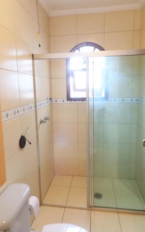 Casa à venda com 219m², 4 quartos e 4 vagasBanheiro da Suíte 1