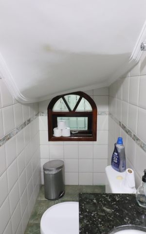 Casa à venda com 219m², 4 quartos e 4 vagasLavabo