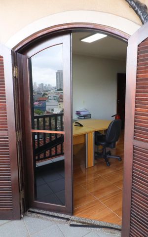Casa à venda com 219m², 4 quartos e 4 vagasSuíte 2