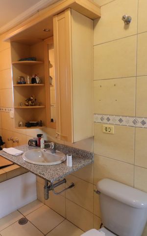 Casa à venda com 219m², 4 quartos e 4 vagasBanheiro da Suíte 1