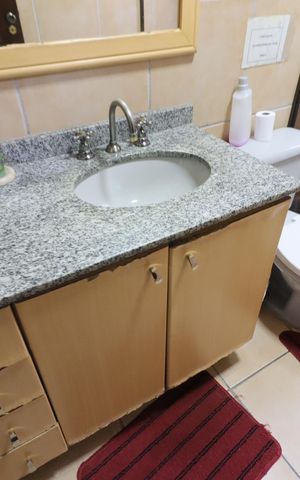 Casa à venda com 219m², 4 quartos e 4 vagasBanheiro 4
