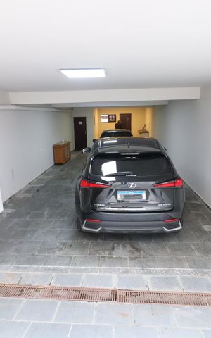 Casa à venda com 219m², 4 quartos e 4 vagasGaragem
