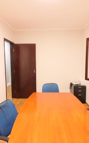 Casa à venda com 219m², 4 quartos e 4 vagasQuarto 4