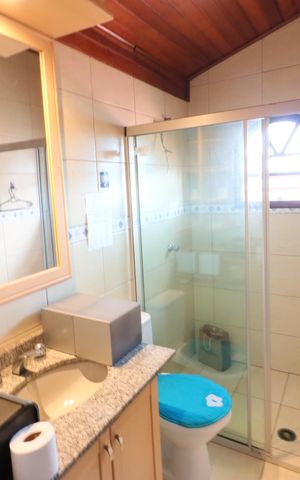 Casa à venda com 219m², 4 quartos e 4 vagasBanheiro da Suíte 3
