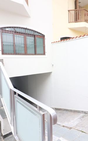 Casa à venda com 219m², 4 quartos e 4 vagasGaragem