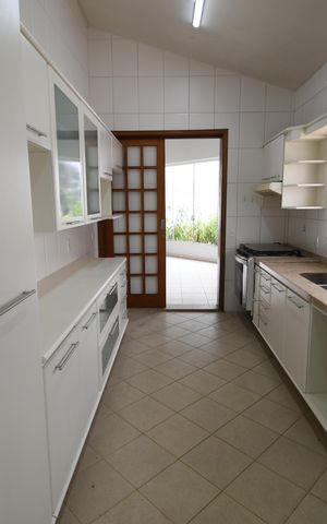 Casa de condomínio à venda com 431m², 4 quartos e 2 vagasCozinha