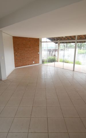 Casa de condomínio à venda com 431m², 4 quartos e 2 vagasSala