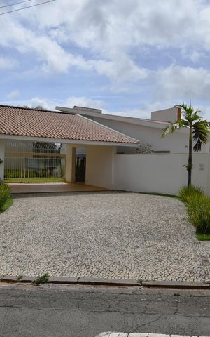 Casa de condomínio à venda com 431m², 4 quartos e 2 vagasFachada / Placa