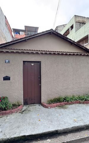 Casa de condomínio à venda com 92m², 2 quartos e 1 vaga Casa de condomínio à venda com 92m², 2 quartos e 1 vagaFachada