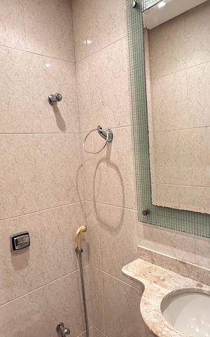 Apartamento à venda com 198m², 3 quartos e 3 vagas Apartamento à venda com 198m², 3 quartos e 3 vagasLavabo