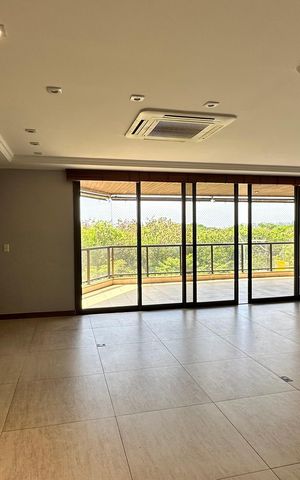 Apartamento à venda com 198m², 3 quartos e 3 vagas Apartamento à venda com 198m², 3 quartos e 3 vagasSala