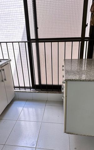 Apartamento à venda com 198m², 3 quartos e 3 vagas Apartamento à venda com 198m², 3 quartos e 3 vagasÁrea de Serviço