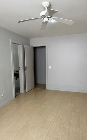 Apartamento à venda com 198m², 3 quartos e 3 vagas Apartamento à venda com 198m², 3 quartos e 3 vagasQuarto 2