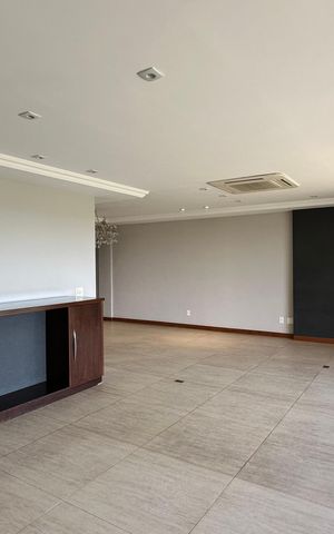 Apartamento à venda com 198m², 3 quartos e 3 vagas Apartamento à venda com 198m², 3 quartos e 3 vagasSala